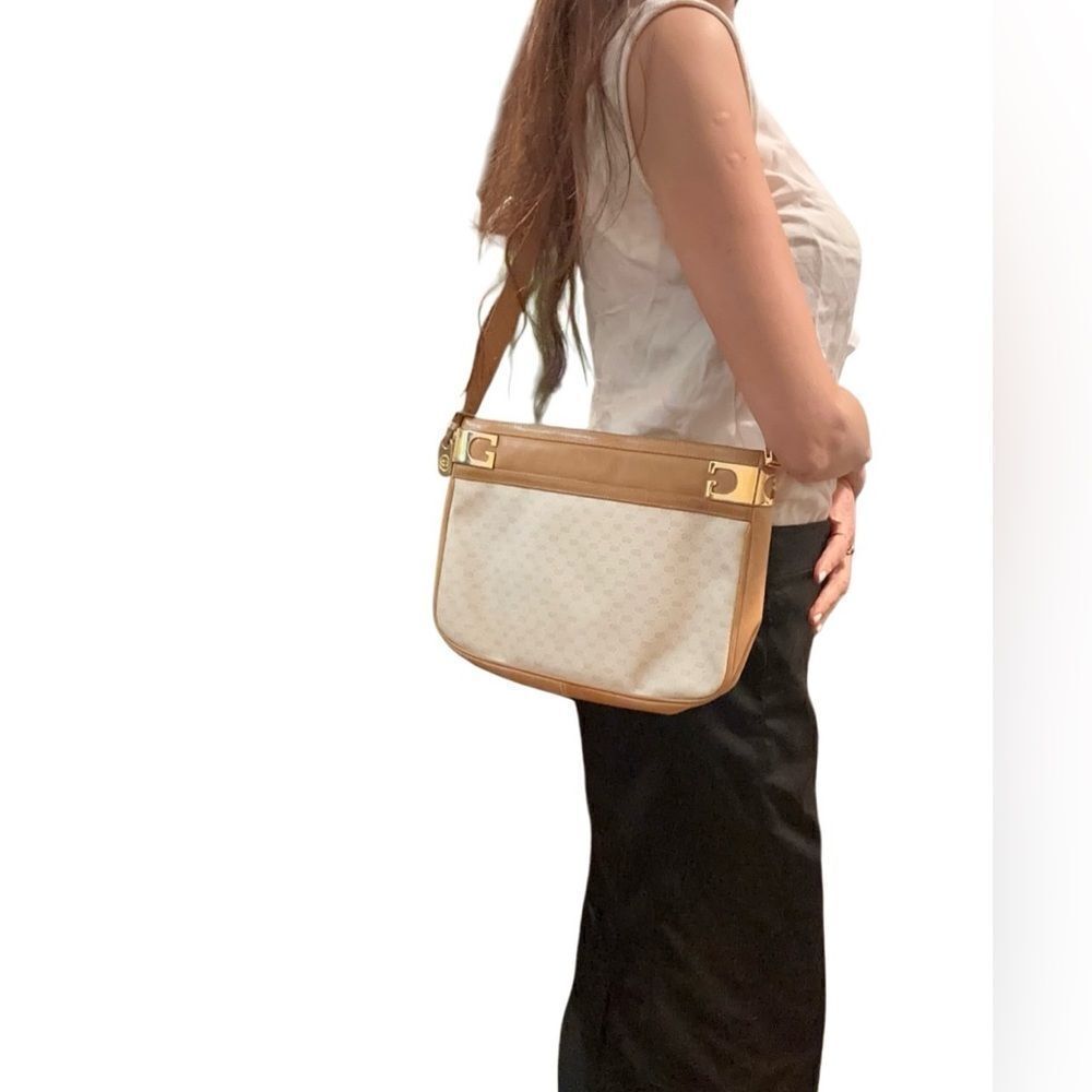 Gucci micro Gg beige handbag with gold horse-bit hardware